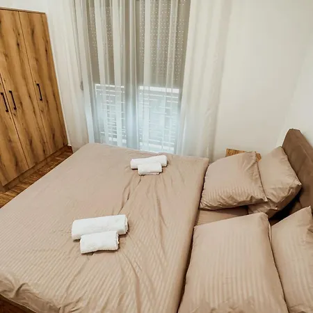 Kiko Lux Bed and Breakfast Ζρένιανιν